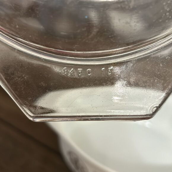 Vintage Pyrex 1958 2 1/2'' Qt 045 hex sign oval casserole with lid - Picture 8 of 9